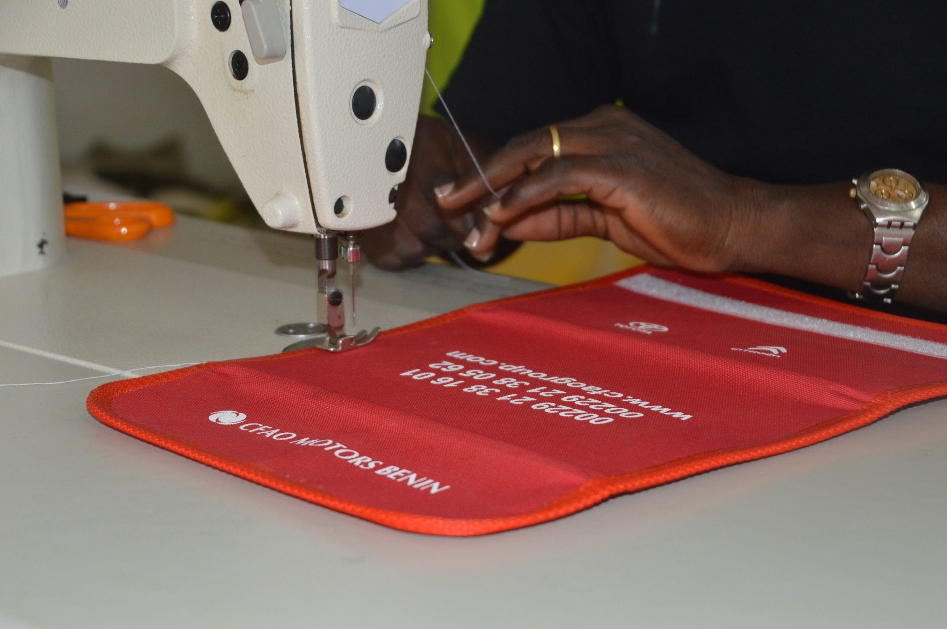 Couture industrielle pochettes CFAO Motors Bénin